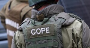 Correo con amenaza de bomba provoca evacuación de colegio en Temuco y deja a un adolescente detenido