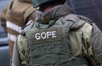 Correo con amenaza de bomba provoca evacuación de colegio en Temuco y deja a un adolescente detenido