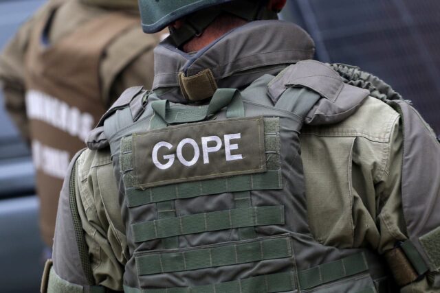 Correo con amenaza de bomba provoca evacuación de colegio en Temuco y deja a un adolescente detenido