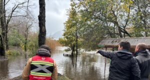 Río Trancura se desborda en Pucón y mantiene en alerta a vecinos de Quelhue