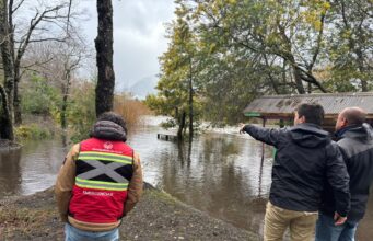 Río Trancura se desborda en Pucón y mantiene en alerta a vecinos de Quelhue
