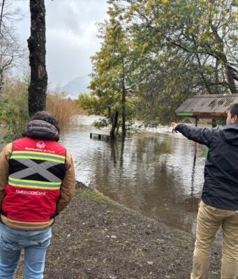 Río Trancura se desborda en Pucón y mantiene en alerta a vecinos de Quelhue