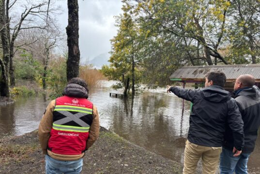 Río Trancura se desborda en Pucón y mantiene en alerta a vecinos de Quelhue