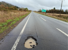 La Ruta S-60 pide auxilio: gigantescos baches complican a conductores y dañan vehículos en Teodoro Schmidt
