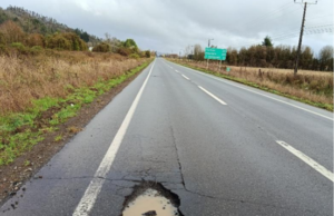 La Ruta S-60 pide auxilio: gigantescos baches complican a conductores y dañan vehículos en Teodoro Schmidt