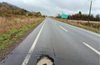La Ruta S-60 pide auxilio: gigantescos baches complican a conductores y dañan vehículos en Teodoro Schmidt