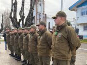 Nuevo contingente de Carabineros llega a Carahue para reforzar despliegue policial ante emergencia por sistema frontal