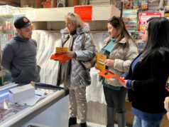 Comerciantes de Pitrufquén reciben orientación sobre el *4242 para denunciar delitos de forma anónima