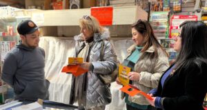 Comerciantes de Pitrufquén reciben orientación sobre el *4242 para denunciar delitos de forma anónima