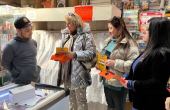 Comerciantes de Pitrufquén reciben orientación sobre el *4242 para denunciar delitos de forma anónima