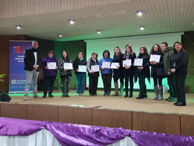 Mujeres jefas de hogar de Freire reciben certificación tras completar su proceso formativo