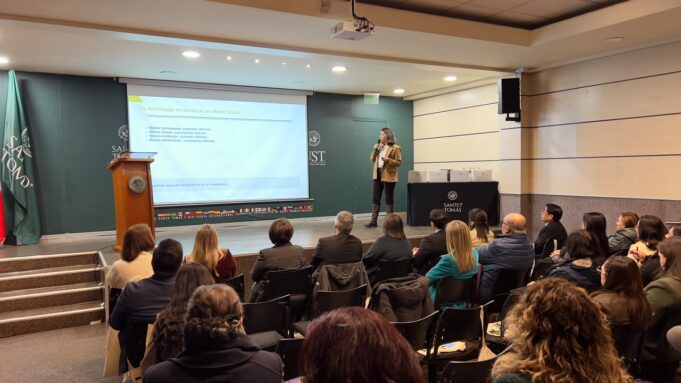 Santo Tomás Temuco reúne a orientadores de establecimientos para abordar desafíos de la salud mental y nuevas tecnologías en seminario con expertos en psicología y neurociencias