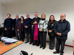 Obispo de Villarrica realiza visita protocolar al concejo municipal de Pitrufquén y entrega mensaje de agradecimiento