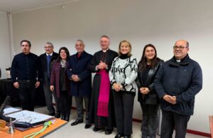 Obispo de Villarrica realiza visita protocolar al concejo municipal de Pitrufquén y entrega mensaje de agradecimiento