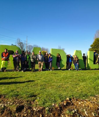 Estudiantes de Radal participan en jornada de reforestación con especies nativas