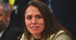 Natalia Duco renuncia al ministerio del deporte tras polémica por uso de vehículo fiscal