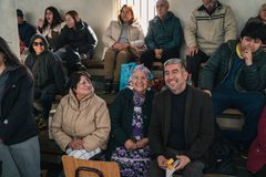 Programa Sabingo acompañó a adultos mayores de Freire en una emotiva jornada “Prendiendo el Invierno”