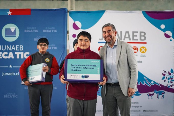 Estudiantes de Freire reciben Becas TIC 2026 para fortalecer su acceso a la tecnología