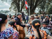 Freire dio la bienvenida a septiembre con tradicionales esquinazos folclóricos