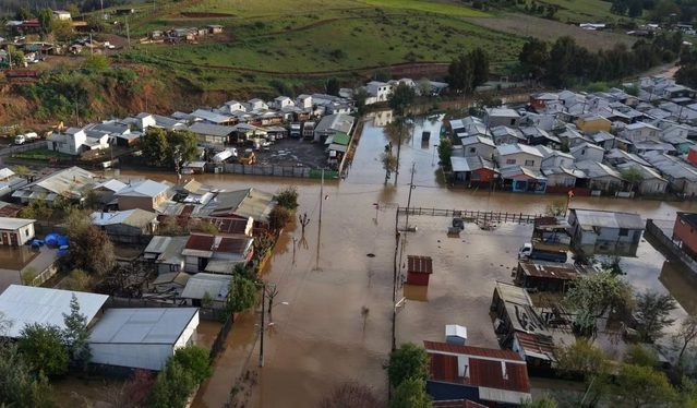 Lluvias golpean con fuerza a Lumaco: cuatro puentes dañados y enormes socavones complican la conectividad