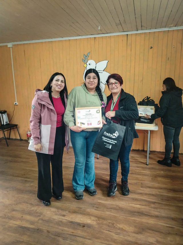 Freire: Vecinas de Quetroco fortalecen sus habilidades y espacios de encuentro a través de taller de crochet