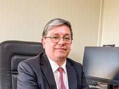 Nuevo liderazgo para el Hospital Regional de Temuco: Claudio Arriagada asume la dirección del principal recinto de salud de La Araucanía