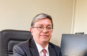 Nuevo liderazgo para el Hospital Regional de Temuco: Claudio Arriagada asume la dirección del principal recinto de salud de La Araucanía