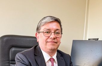 Nuevo liderazgo para el Hospital Regional de Temuco: Claudio Arriagada asume la dirección del principal recinto de salud de La Araucanía