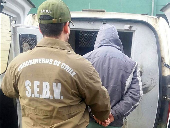 Familia de joven detenido en Pitrufquén asegura que fue confundido por la víctima y evalúa acciones legales