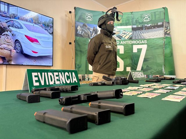 Cayeron en el peaje Quepe con 10 pistolas nuevas: armamento habría ingresado desde Argentina y tenía como destino el Biobío