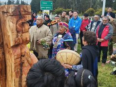 Estudiantes de la escuela El Crucero de Nueva Imperial culminan taller de instrumentos mapuches