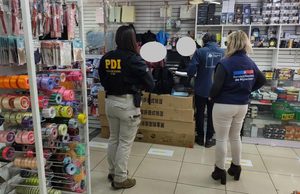 PDI fiscaliza situación migratoria de extranjeros durante operativo en el comercio de Temuco