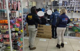 PDI fiscaliza situación migratoria de extranjeros durante operativo en el comercio de Temuco