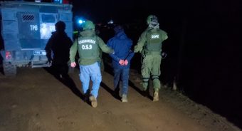 Publicaba armamento en redes sociales: investigación terminó con allanamientos y detenidos en la provincia de Malleco