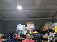 Desde un primer empleo hasta su propio negocio: el sueño de juventud de un emprendedor de Pitrufquén que hoy crece junto a su familia