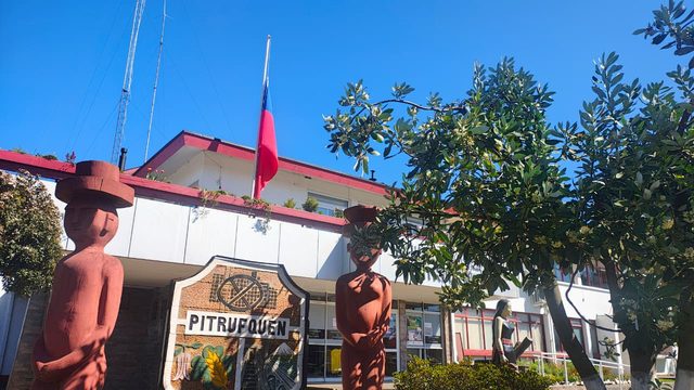 Pitrufquén suspende su tradicional desfile de fiestas patrias tras tragedia en Comuy y decisión divide a vecinos en redes sociales