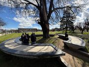 Acuerdan avanzar en financiamiento y planificación para concluir memorial de detenidos desaparecidos en plaza de Pitrufquén