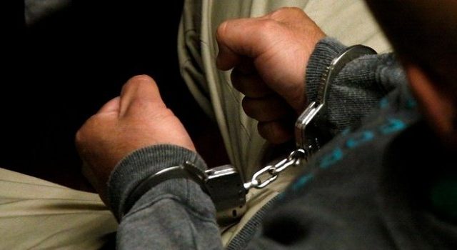 Condenan a 12 años de cárcel a hombre por violaciones reiteradas contra su propia hija en Cunco