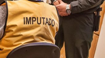 Contactaba a sus víctimas a través de plataformas para adultos: acusado de extorsión queda con arresto domiciliario nocturno