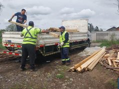 Municipalidad de Freire entrega materiales y herramientas para fortalecer huertos familiares