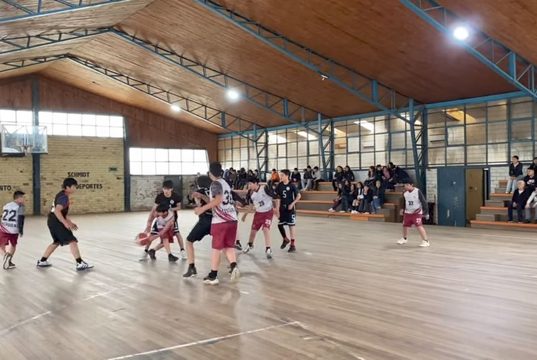 Campeonato escolar “Encestando Futuro” entra en su etapa final en Teodoro Schmidt