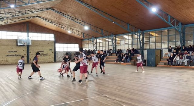 Campeonato escolar “Encestando Futuro” entra en su etapa final en Teodoro Schmidt