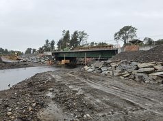 Un 90% de avance: Pitrufquén se prepara para estrenar el nuevo puente Quinque durante el próximo verano