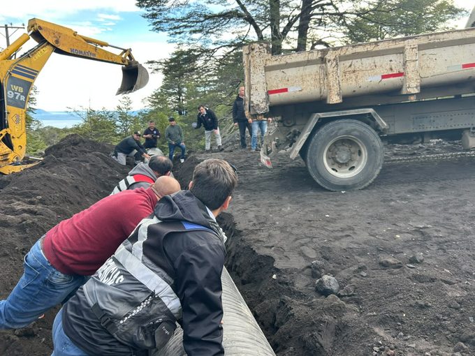 Pucón consigue $402 millones para adquirir camión tolva, retroexcavadora y “cama baja” destinados a sus caminos rurales