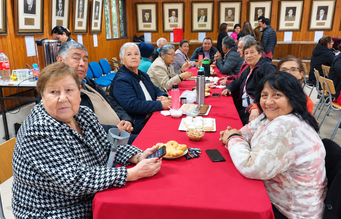 Personas mayores de Freire disfrutaron de bingo y mateada en el Centro Cultural