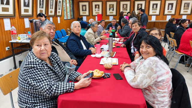Personas mayores de Freire disfrutaron de bingo y mateada en el Centro Cultural