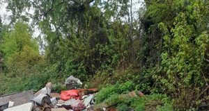 Vecinos de Radal – San Ramón denuncian constante aparición de basurales clandestinos y piden medidas al municipio
