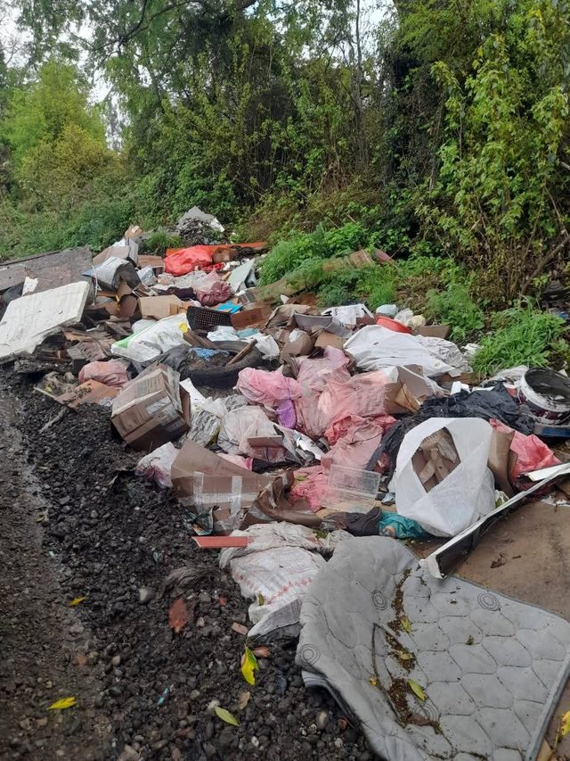 Vecinos de Radal – San Ramón denuncian constante aparición de basurales clandestinos y piden medidas al municipio