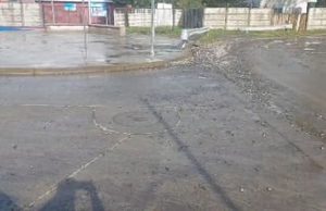 Vecinos alertan por riesgo de accidentes y piedras que salen proyectadas en calles de Pitrufquén
