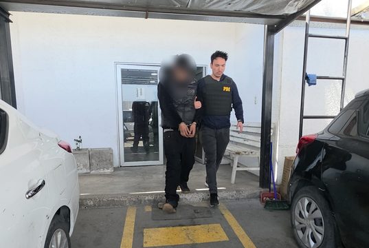 Discusión tras compartir bebidas habría terminado en homicidio: PDI detiene a tres presuntos involucrados en Villarrica